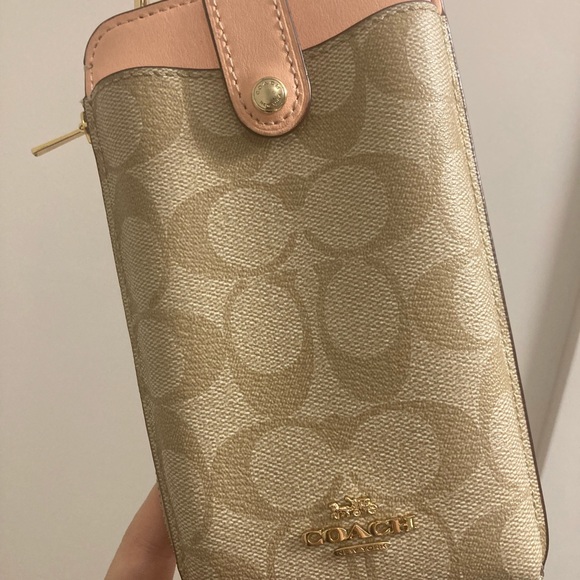 Authentic Coach phone crossbody in signature canvas - Picture 4 of 6